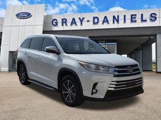 Used 2017 Toyota Highlander XLE video 1