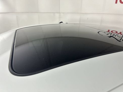 Used 2023 Porsche Macan Turbo AWD/4WD image 11