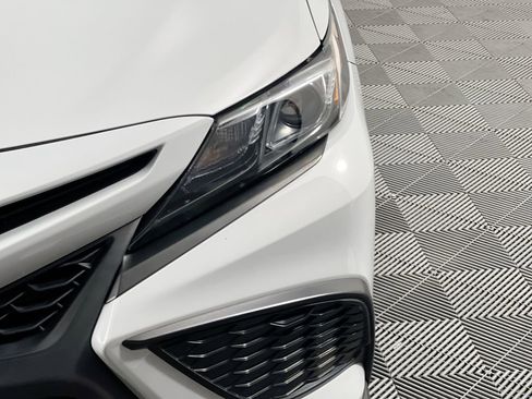 Used 2023 Toyota Camry SE image 9