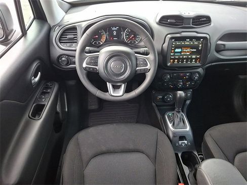 Used 2023 Jeep Renegade Latitude image 11