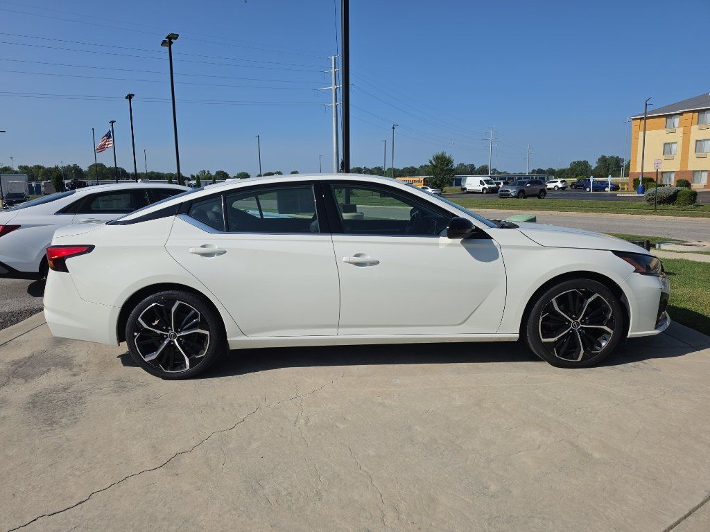 Used 2024 Nissan Altima 2.5 SR FWD image 4