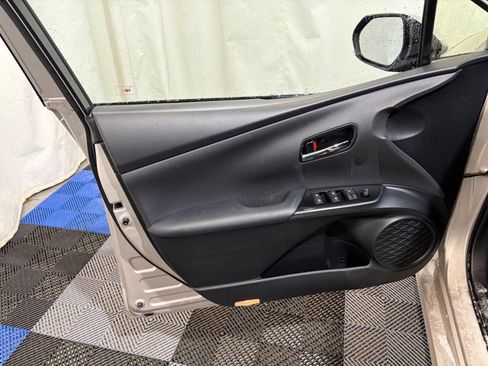 Used 2017 Toyota Prius Prime Premium image 8