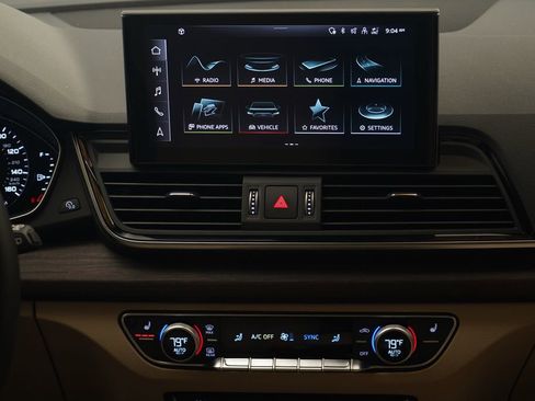 Used 2023 Audi Q5 2.0T Premium w/ Convenience Package image 10