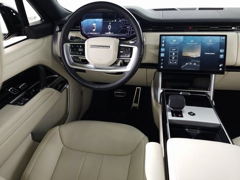 Certified 2025 Land Rover Range Rover SE AWD/4WD image 17