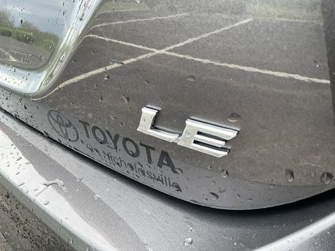 Used 2022 Toyota Camry LE image 19