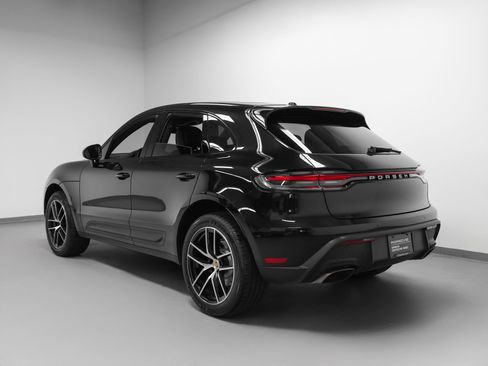 Certified 2022 Porsche Macan AWD/4WD image 3