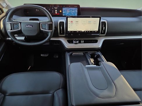 Used 2025 Ford Expedition Active AWD/4WD image 12