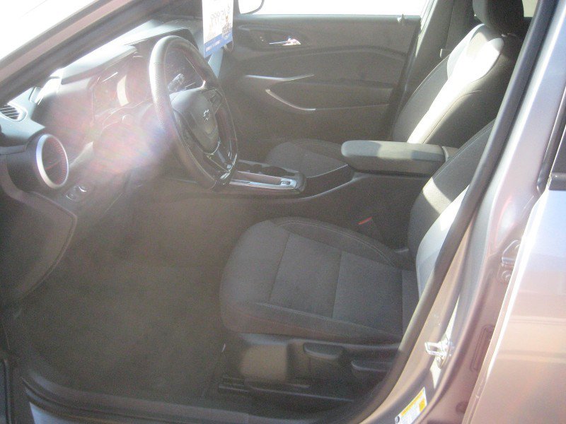 Used 2025 Chevrolet Trax RS FWD image 14