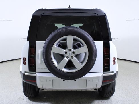 Used 2025 Land Rover Defender 110 S image 6