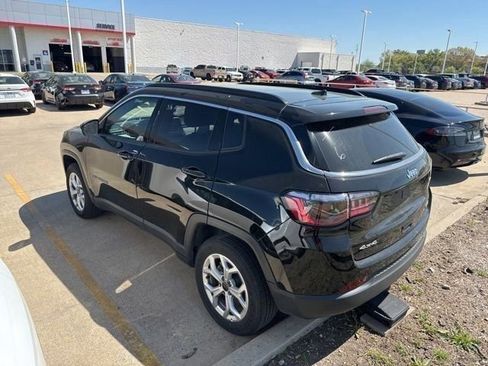 Used 2025 Jeep Compass Latitude w/ Sun & Sound Group image 6