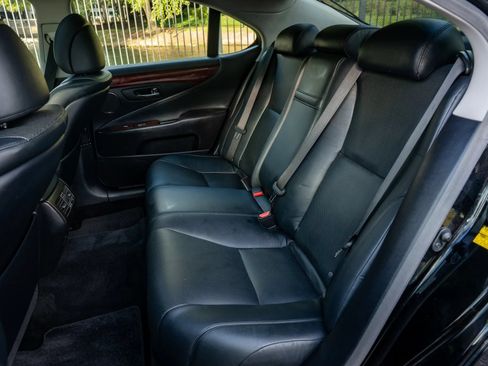 Used 2012 Lexus LS 460 w/ Comfort Pkg RWD image 14