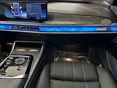 Certified 2023 BMW 760i xDrive image 30