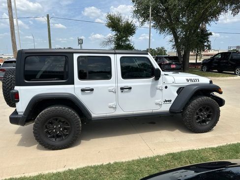 Used 2025 Jeep Wrangler Unlimited Sport AWD/4WD image 4
