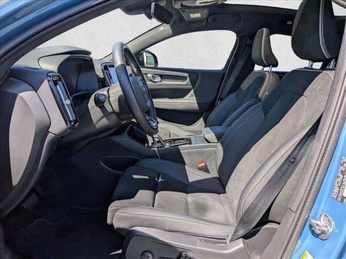 Used 2023 Volvo C40 P8 Recharge Ultimate image 17