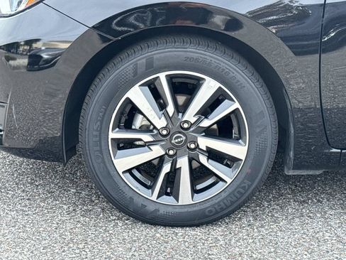 Certified 2024 Nissan Versa SV FWD image 11