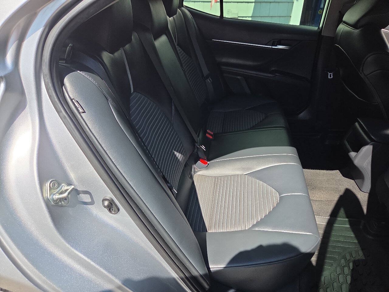 Used 2020 Toyota Camry SE FWD image 12