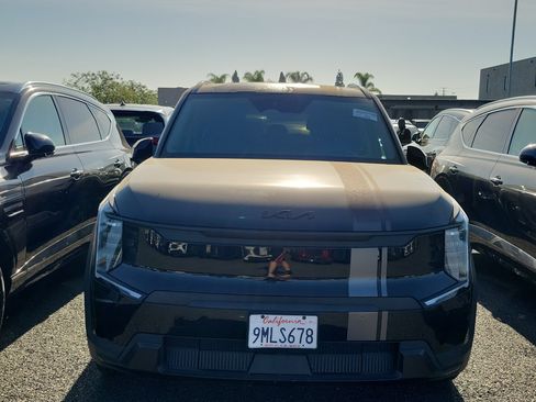 Used 2024 Kia EV9 Wind AWD/4WD image 2