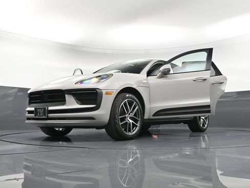 Certified 2023 Porsche Macan Turbo AWD/4WD image 37