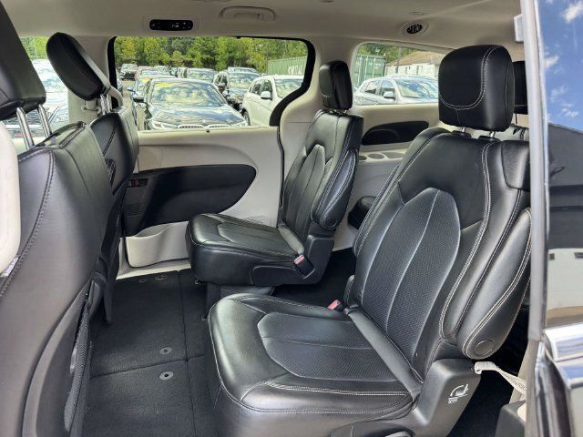 Used 2023 Chrysler Pacifica Touring-L FWD image 15
