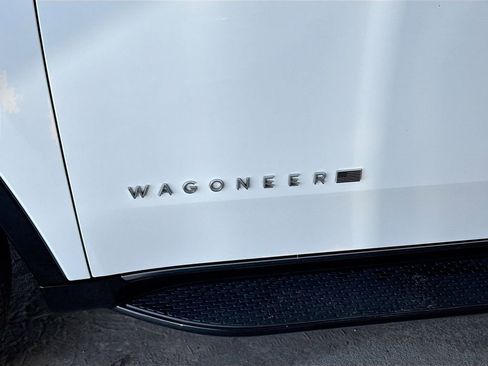 Used 2024 Jeep Wagoneer Series II AWD/4WD image 36