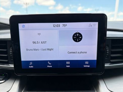 Used 2021 Ford Explorer XLT w/ Equipment Group 202A AWD/4WD image 12
