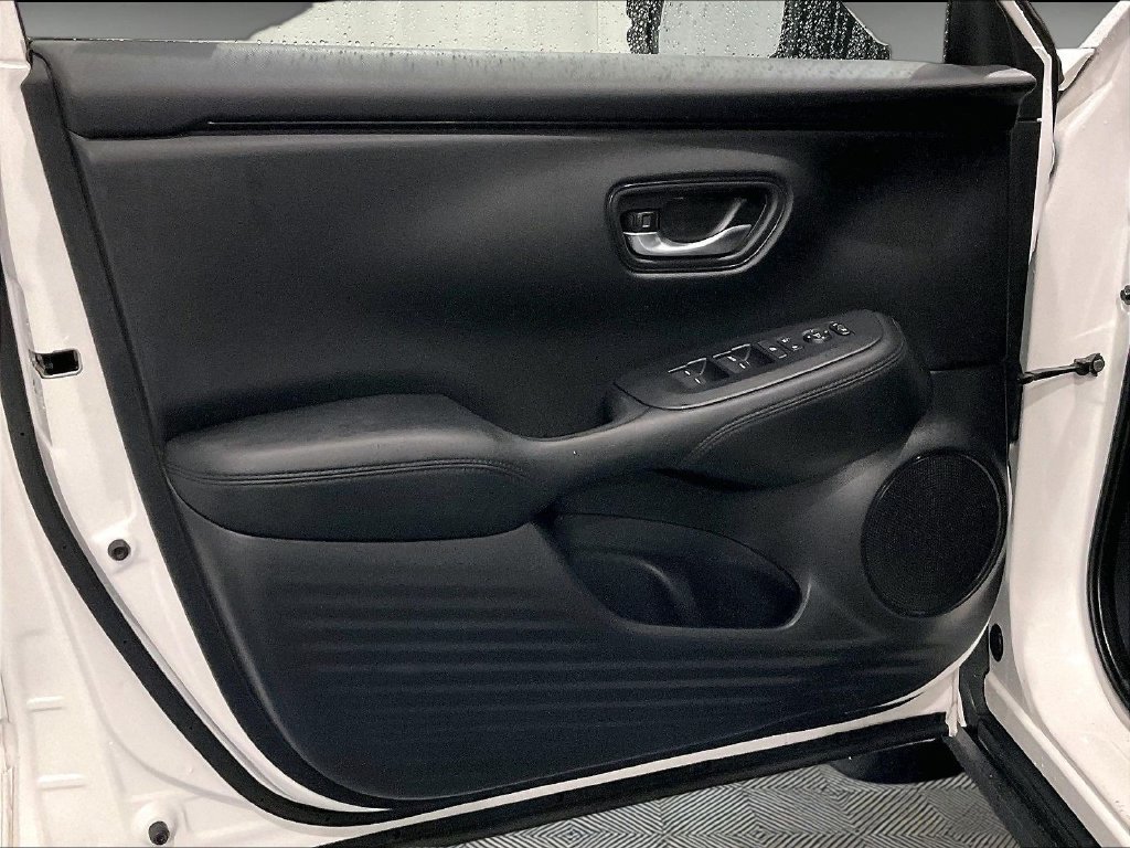Used 2023 Honda HR-V LX image 9
