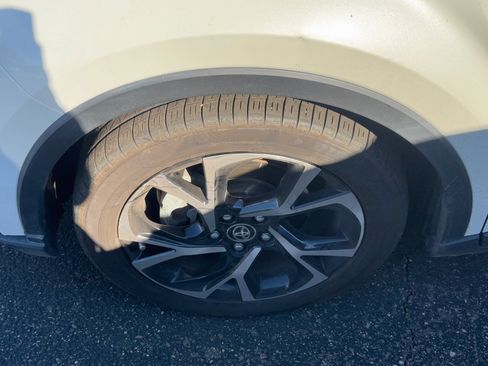 Used 2020 Toyota C-HR XLE image 7