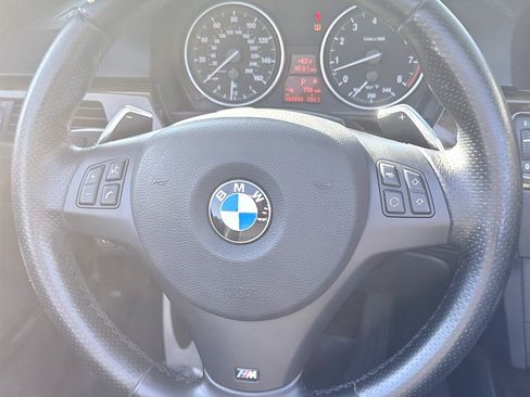 Used 2013 BMW 335i Convertible image 19