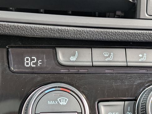 Used 2024 Volkswagen Jetta SE image 33