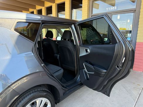 Used 2021 Kia Soul LX image 26