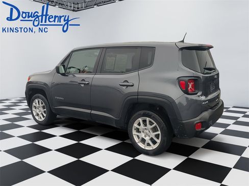 Used 2023 Jeep Renegade Latitude image 3
