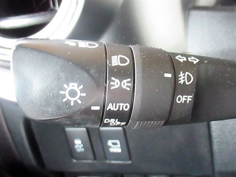 Used 2020 Toyota Tacoma Limited image 27