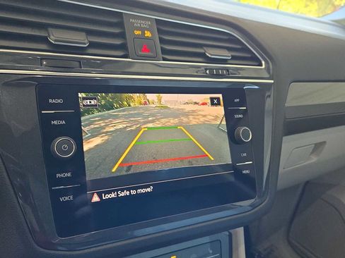 Used 2023 Volkswagen Tiguan SE w/ Panoramic Sunroof Package image 30