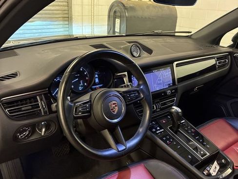 Used 2024 Porsche Macan AWD/4WD image 4