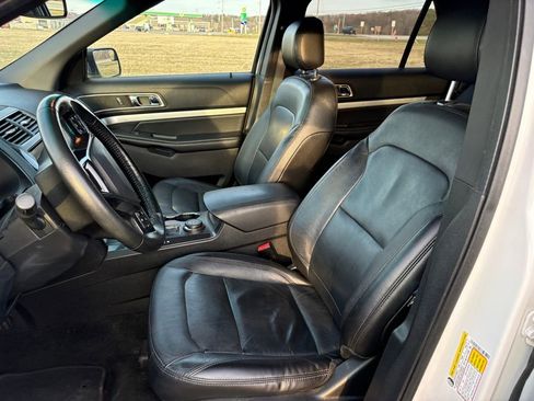 Used 2016 Ford Explorer XLT w/ Equipment Group 202A image 10