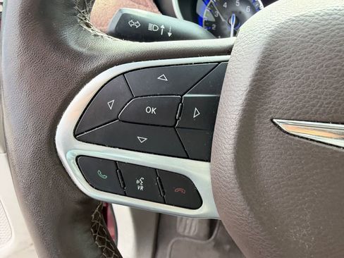 Used 2021 Chrysler Pacifica Touring-L w/ Premium & Safety Sphere Group FWD image 12