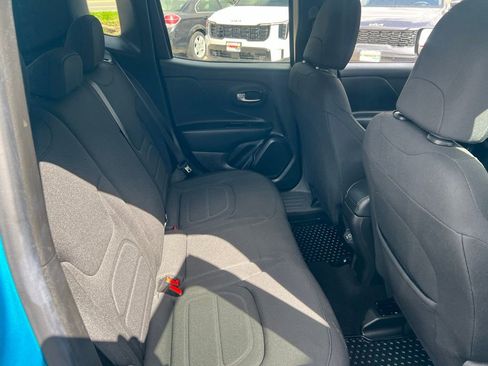 Used 2022 Jeep Renegade Latitude AWD/4WD image 14