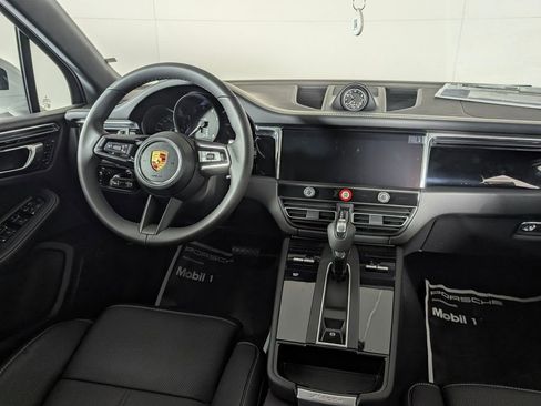 New 2026 Porsche Macan image 22