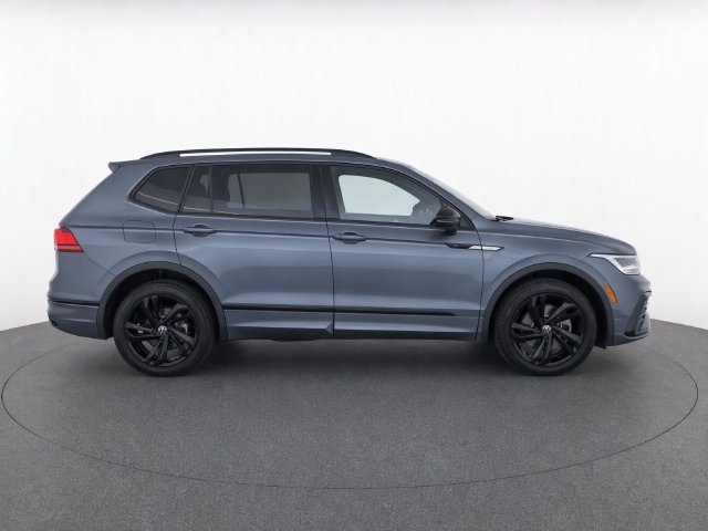 Used 2024 Volkswagen Tiguan SE R-Line FWD image 8
