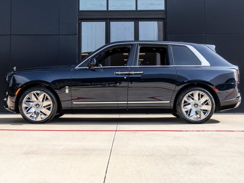 New 2026 Rolls-Royce Cullinan AWD/4WD image 3