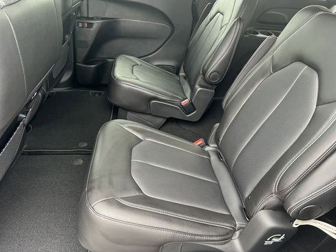 New 2026 Chrysler Pacifica Select FWD image 11