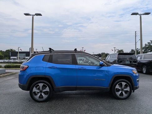 Used 2020 Jeep Compass Latitude w/ Cold Weather Group AWD/4WD image 2