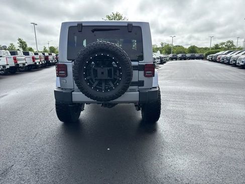 Used 2018 Jeep Wrangler Sahara AWD/4WD image 4