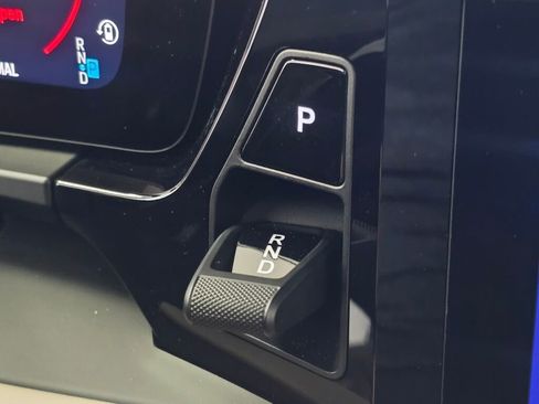 Certified 2025 Porsche Macan Electric image 18