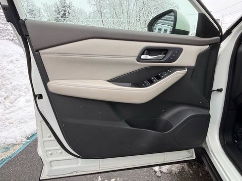 Used 2023 Nissan Rogue SL w/ SL Premium Package image 9