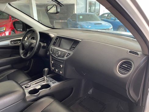 Used 2017 Nissan Pathfinder SL image 34