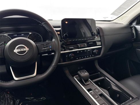 Used 2025 Nissan Pathfinder SL w/ SL Premium Package FWD image 32