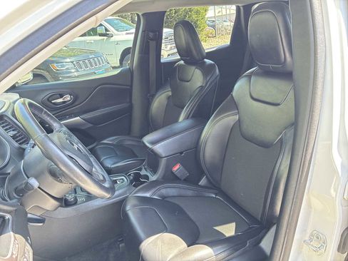 Used 2019 Jeep Cherokee Latitude Plus w/ Comfort/Convenience Group AWD/4WD image 12