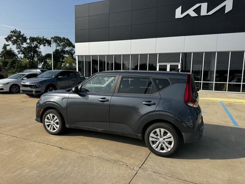 Certified 2022 Kia Soul LX FWD image 18