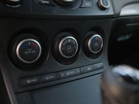 Used 2013 MAZDA MAZDA3 i Touring image 22